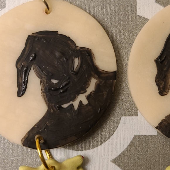 🎃Oogie Boogie Glow in the Dark Earrings - Picture 2 of 4